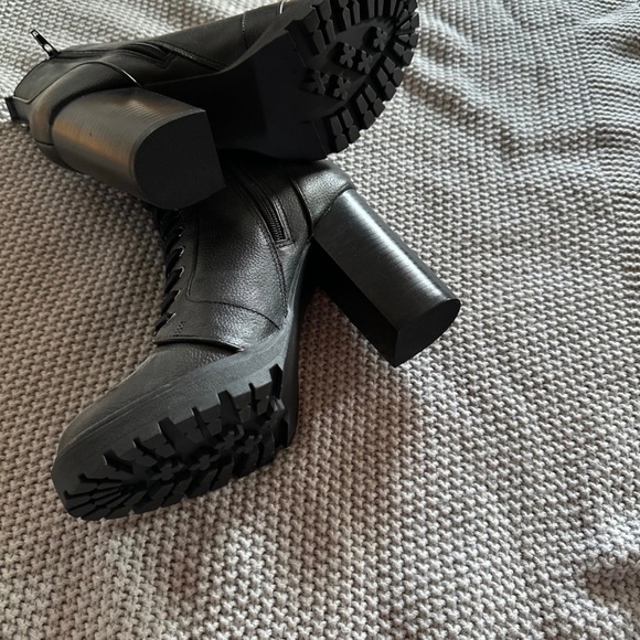 Women’s Steve Madden leather Boots - Picture 6 of 6